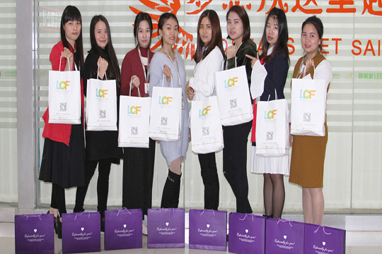 三月桃花，幸福女神节——3377欢庆三八妇女节