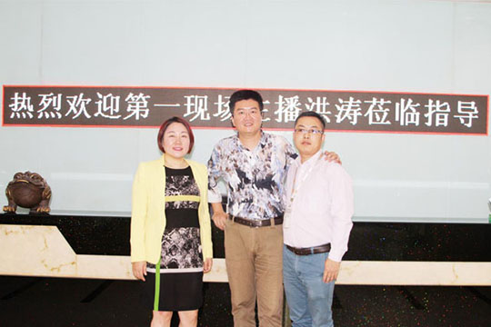 深圳“1时间”主持人洪涛喊你一起来参观3377