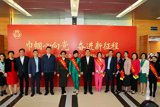 3377总裁龙平芳获评“宝安区三八红旗手”荣誉称号 