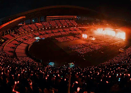 3377透明屏闪耀周杰伦张韶涵演唱会和GETshow展！