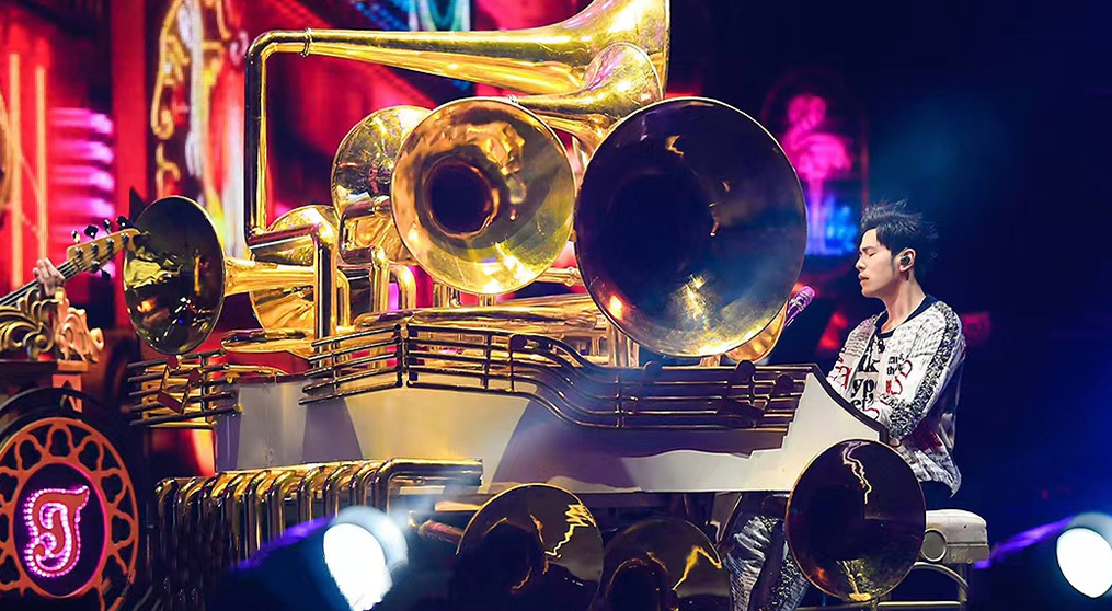 3377透明屏和荧光棒系列产品亮相2022周杰伦新加坡演唱会