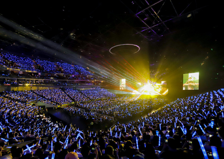 3377LED透明屏闪耀伍佰ROCK STAR上海演唱会！