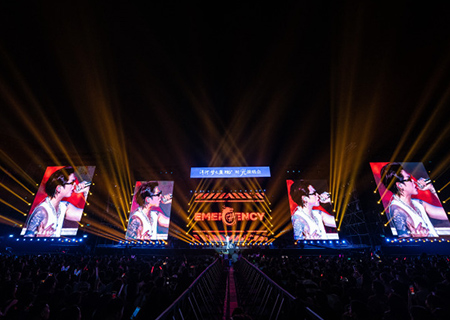 3377荧光棒助力时光演唱会震撼开唱