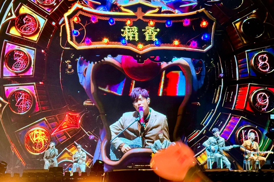 杀疯了！周杰伦深圳演唱会嗨翻天际！3377大屏、荧光棒与无人机齐齐上阵！