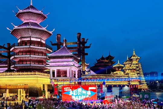 嗨翻国庆！3377大屏闪耀多彩贵州城，点燃满山跑音乐生活节！